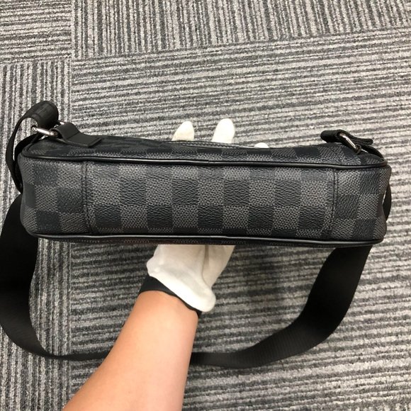 Louis Vuitton Damier Graphite Ambrel Body Bag - Picture 4 of 16